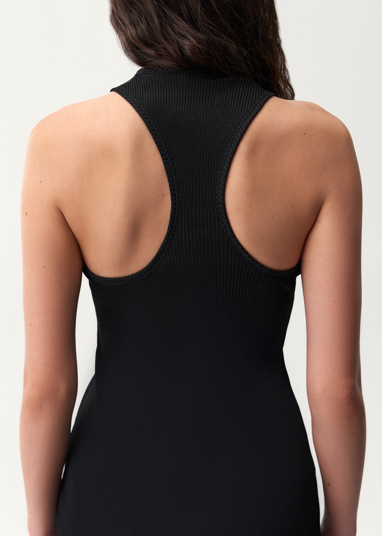 REVEAL DRESS